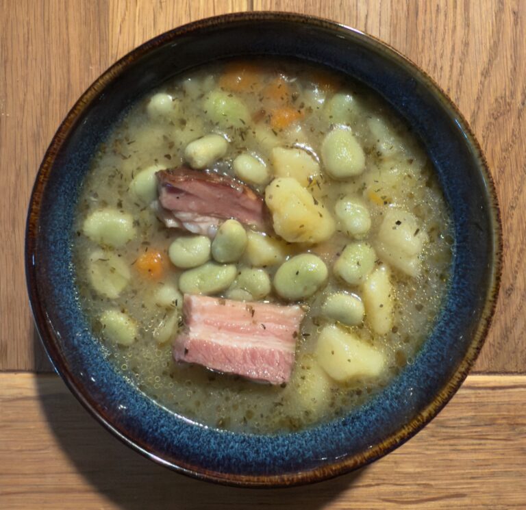 Westfälische dicke Bohnen mit Kartoffeln und Speck
